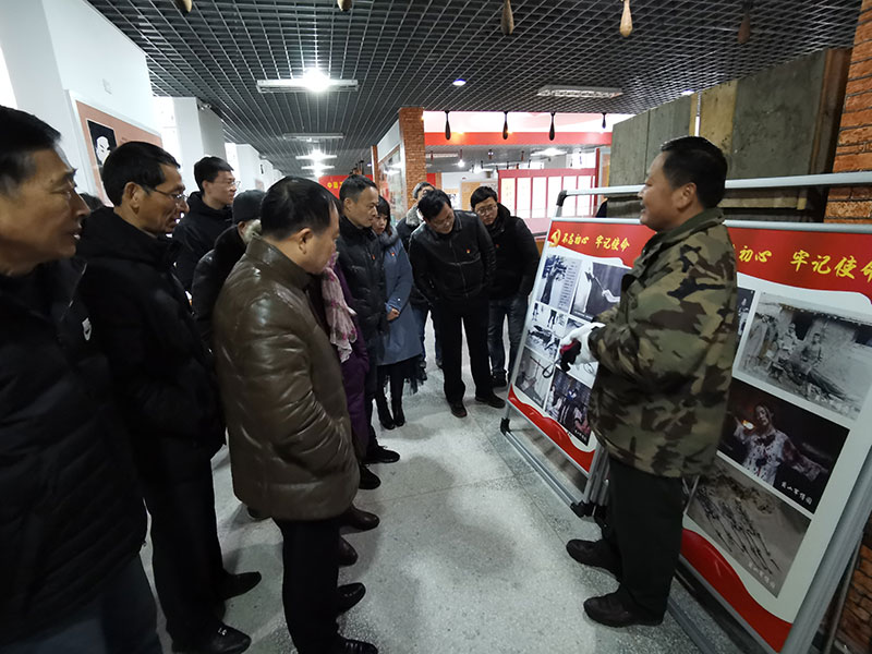 屯溪區(qū)委辦黨支部、屯溪城建投公司黨支部聯(lián)合開展主題黨日共建活動