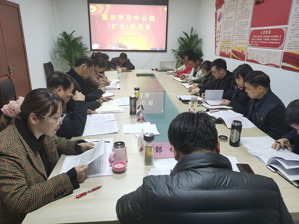 屯溪區(qū)國投集團(tuán)召開理論學(xué)習(xí)中心組（擴大）學(xué)習(xí)會