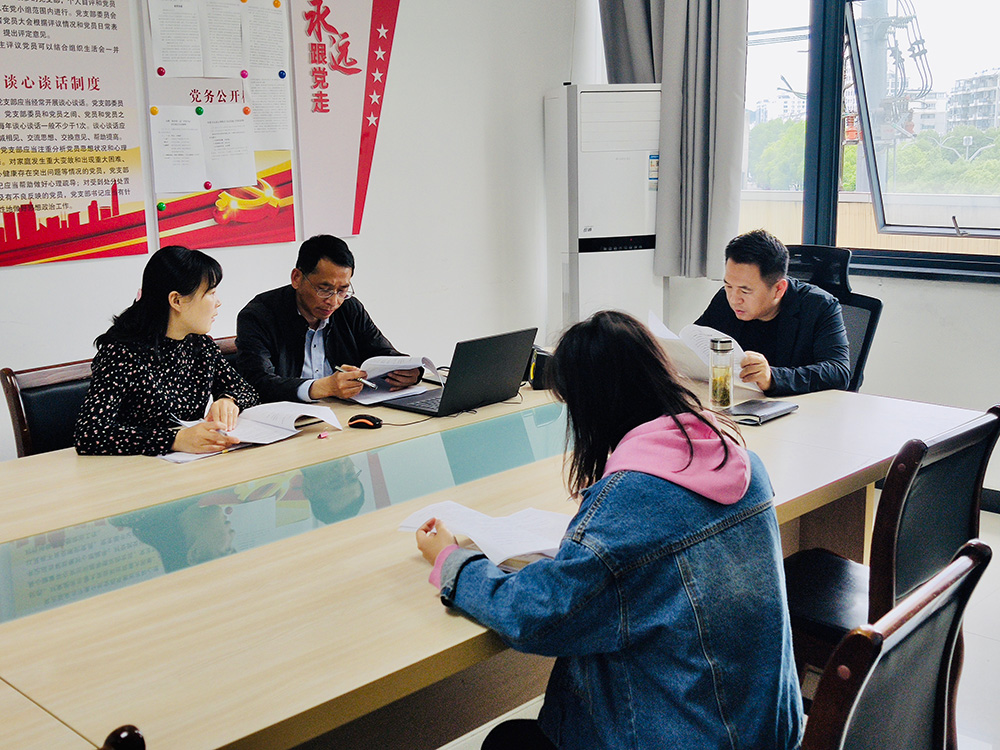推進主體信用評級，構建集團融資平臺