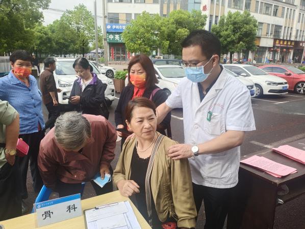 百姓健康系我心，黨員服務(wù)進社區(qū)