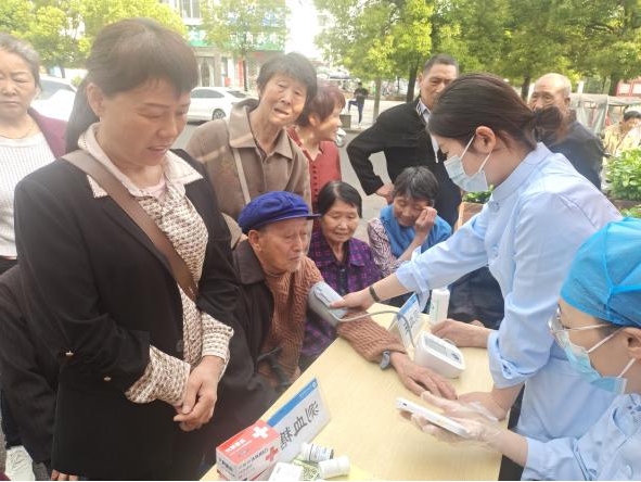 百姓健康系我心，黨員服務(wù)進社區(qū)
