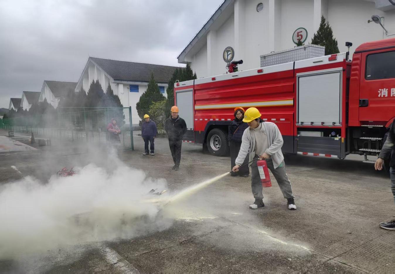 屯溪區(qū)糧儲公司：積極參加消防逃生專項演練，共筑春季火災(zāi)防線