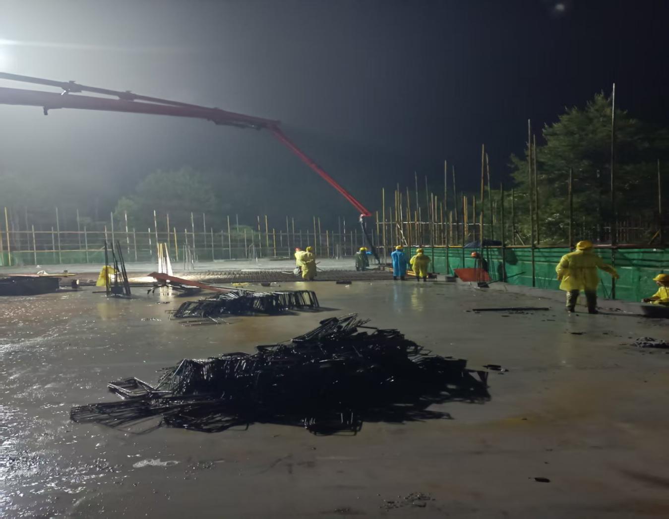 雨夜鏖戰(zhàn)搶工期 民生項(xiàng)目加速度